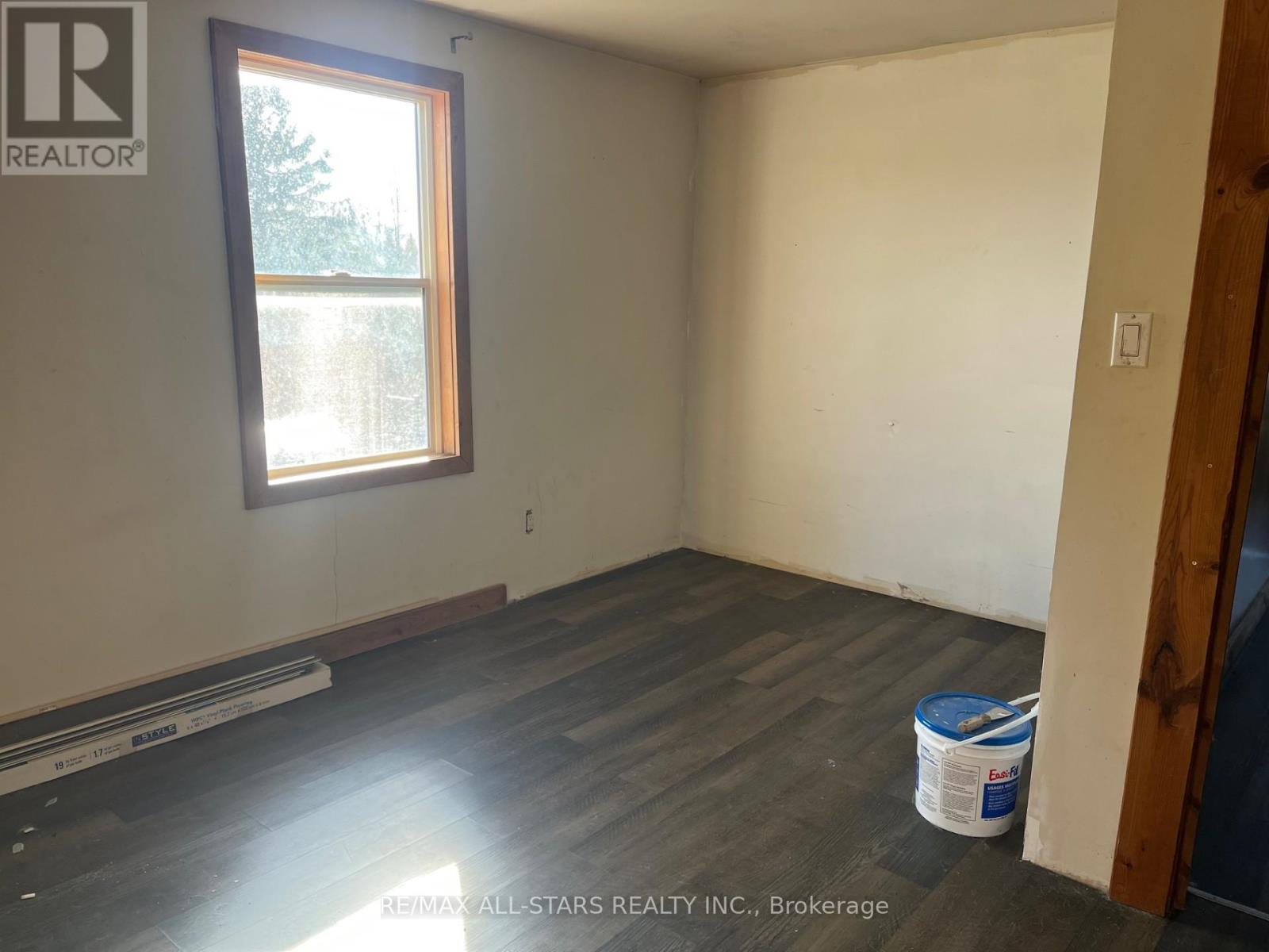 211 Burnt River Road, Kawartha Lakes, Ontario K0M 1C0 - Photo 12 - X12553102