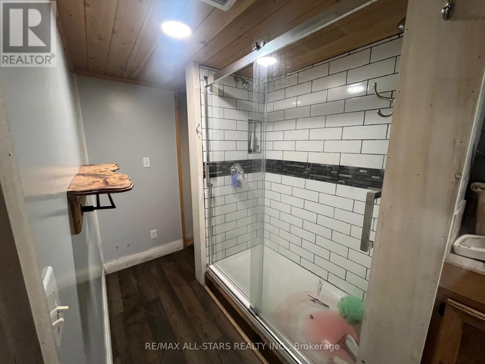 211 Burnt River Road, Kawartha Lakes, Ontario K0M 1C0 - Photo 17 - X12553102