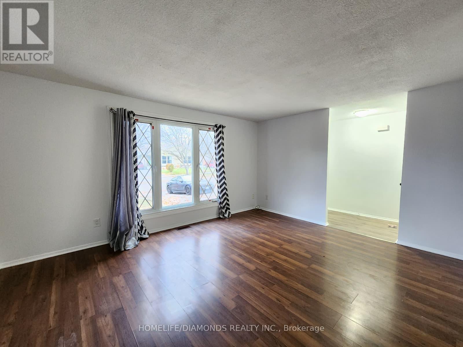 Upper - 5 Calcott Court, Thorold, Ontario L2V 4J9 - Photo 4 - X12548878