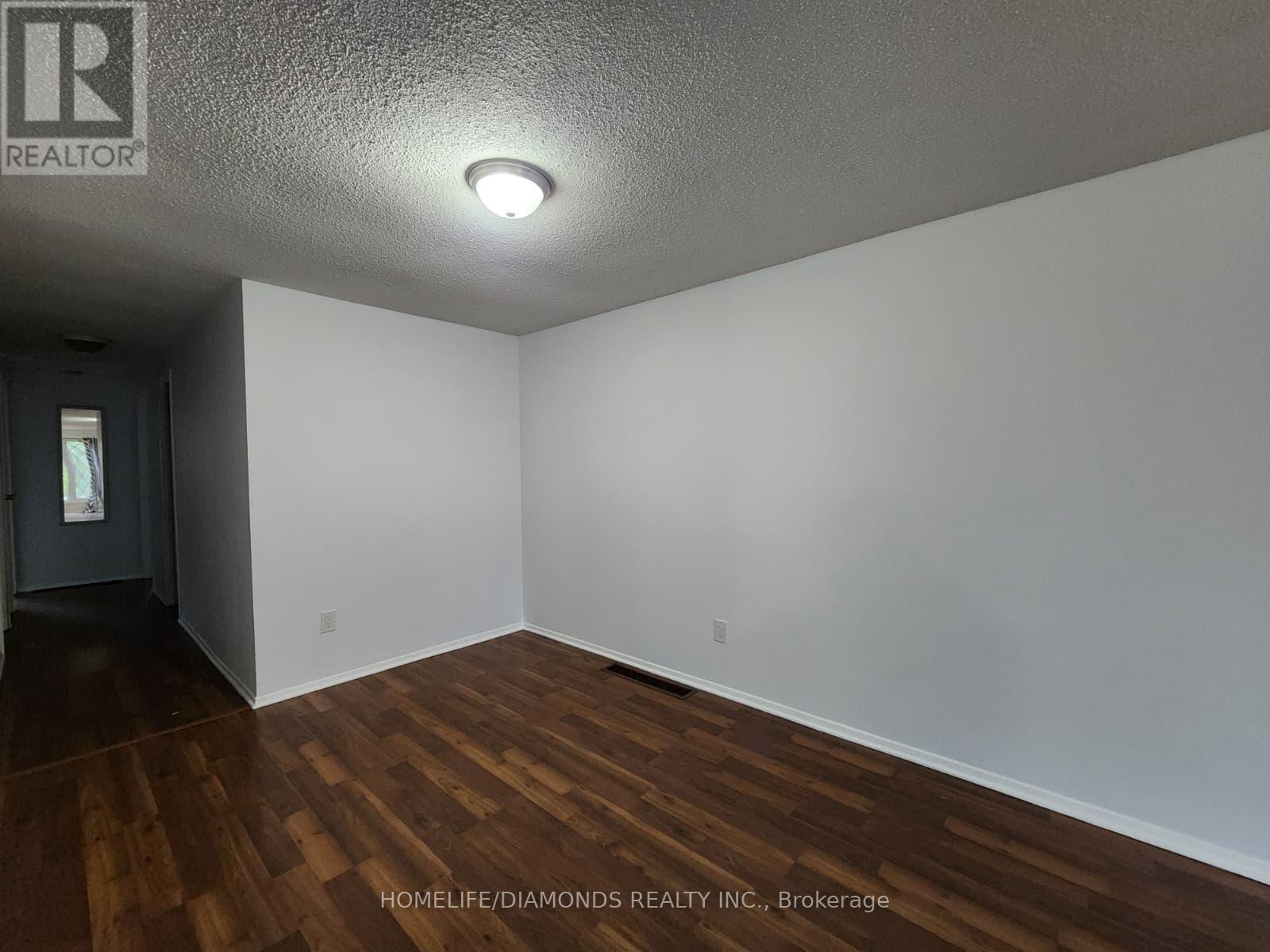 Upper - 5 Calcott Court, Thorold, Ontario L2V 4J9 - Photo 7 - X12548878