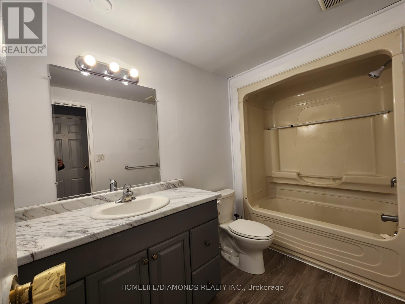 Upper - 5 Calcott Court, Thorold, Ontario L2V 4J9 - Photo 9 - X12548878