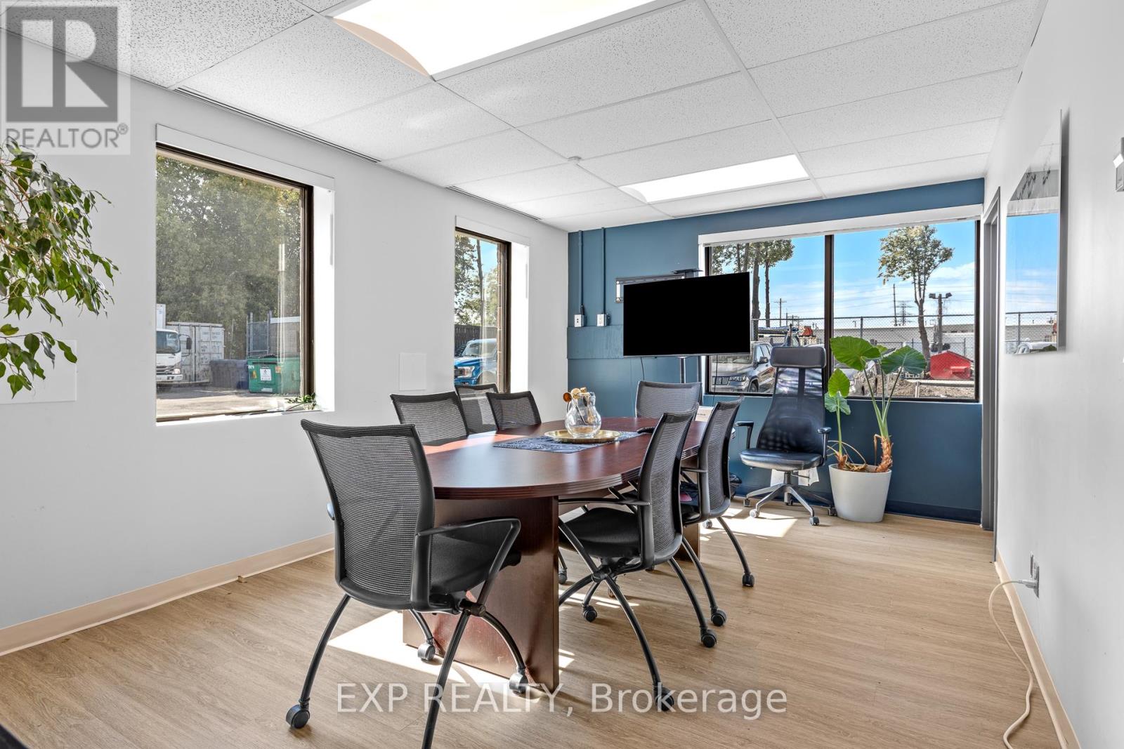 102+202 - 1600 Laperriere Avenue, Ottawa, Ontario K1Z 8P5 - Photo 7 - X12553134