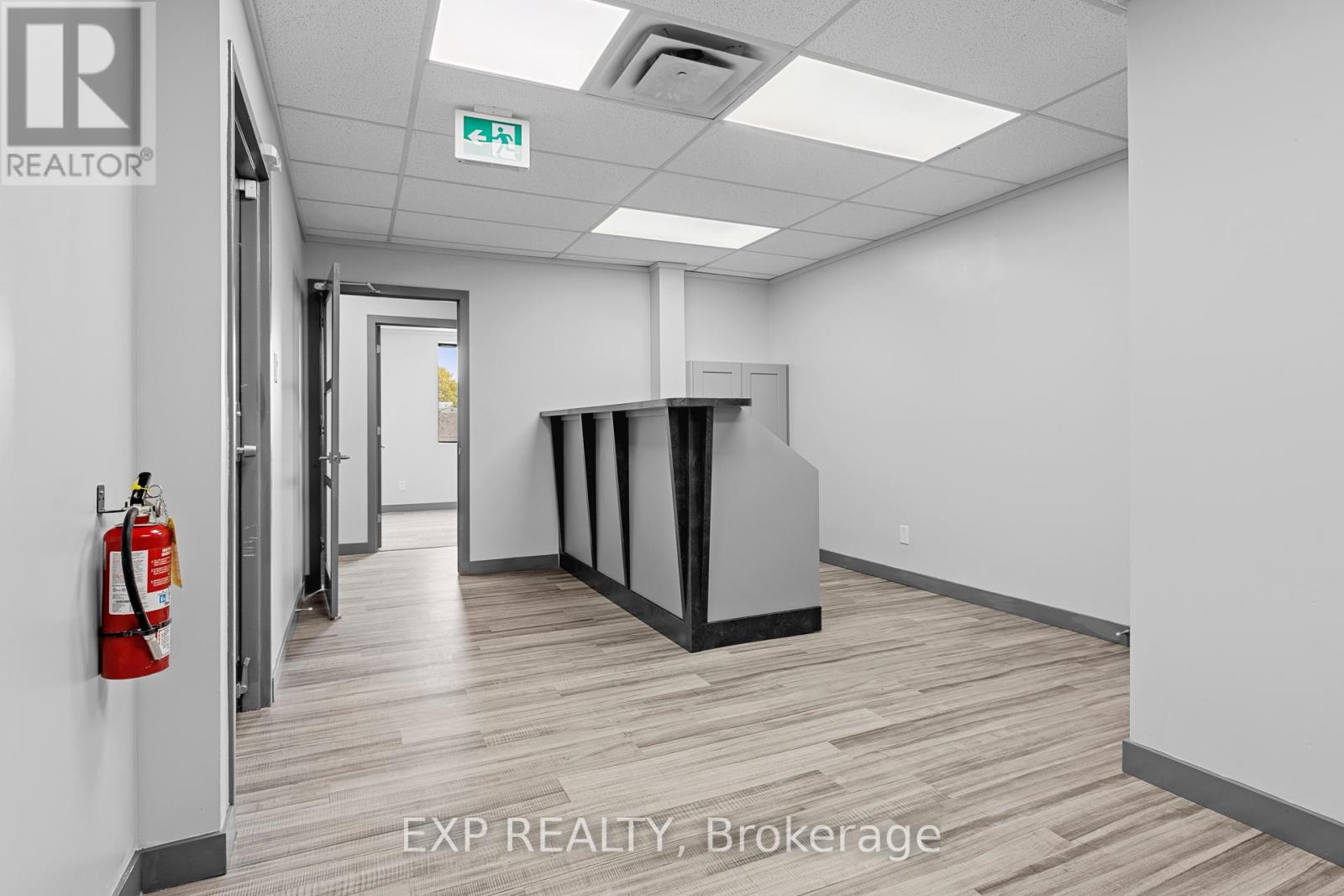 201 - 1600 Laperriere Avenue, Ottawa, Ontario K1Z 8P5 - Photo 8 - X12553144