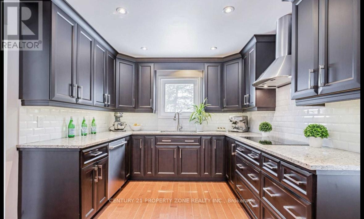 30 Markham Street, Brampton, Ontario  L6S 2X7 - Photo 2 - W12553020