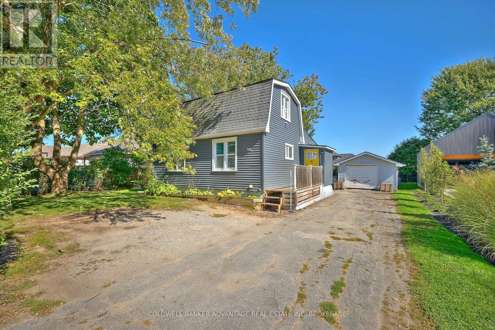 1123 Pelham Street, Pelham, Ontario  L3C 3E4 - Photo 3 - X12553068