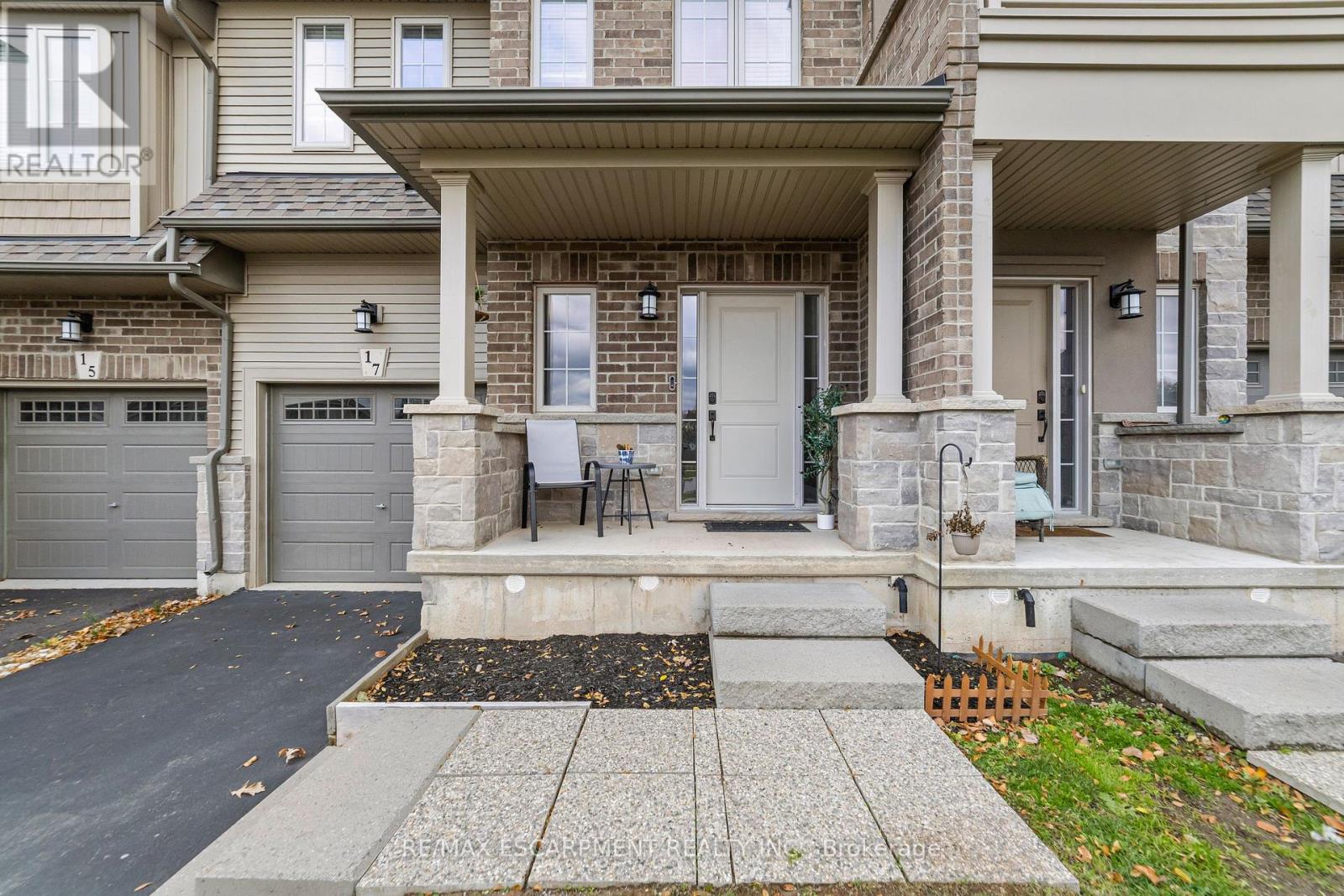 17 Dennis Drive, West Lincoln, Ontario  L0R 2A0 - Photo 3 - X12553022