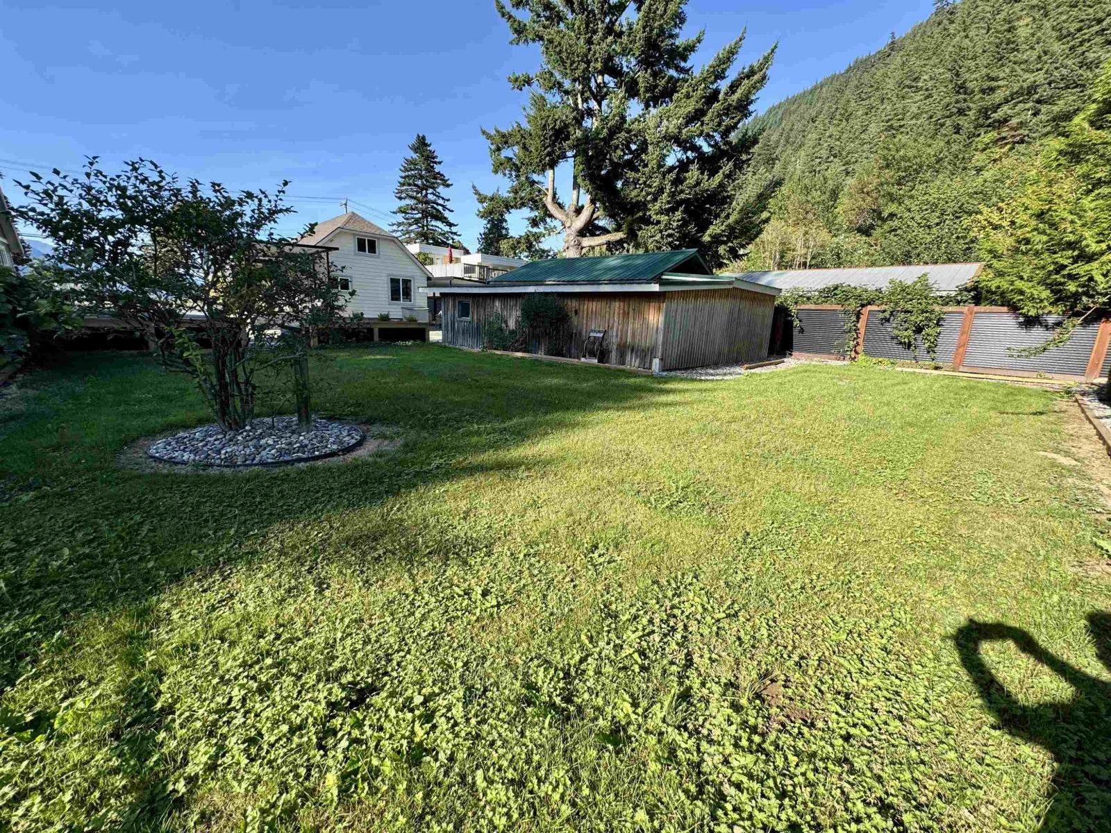 562 Lillooet Avenue, Harrison Hot Springs, Harrison Hot Springs, British Columbia  V0M 1K0 - Photo 38 - R3049039