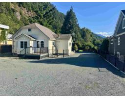 562 LILLOOET AVENUE|Harrison Hot Springs