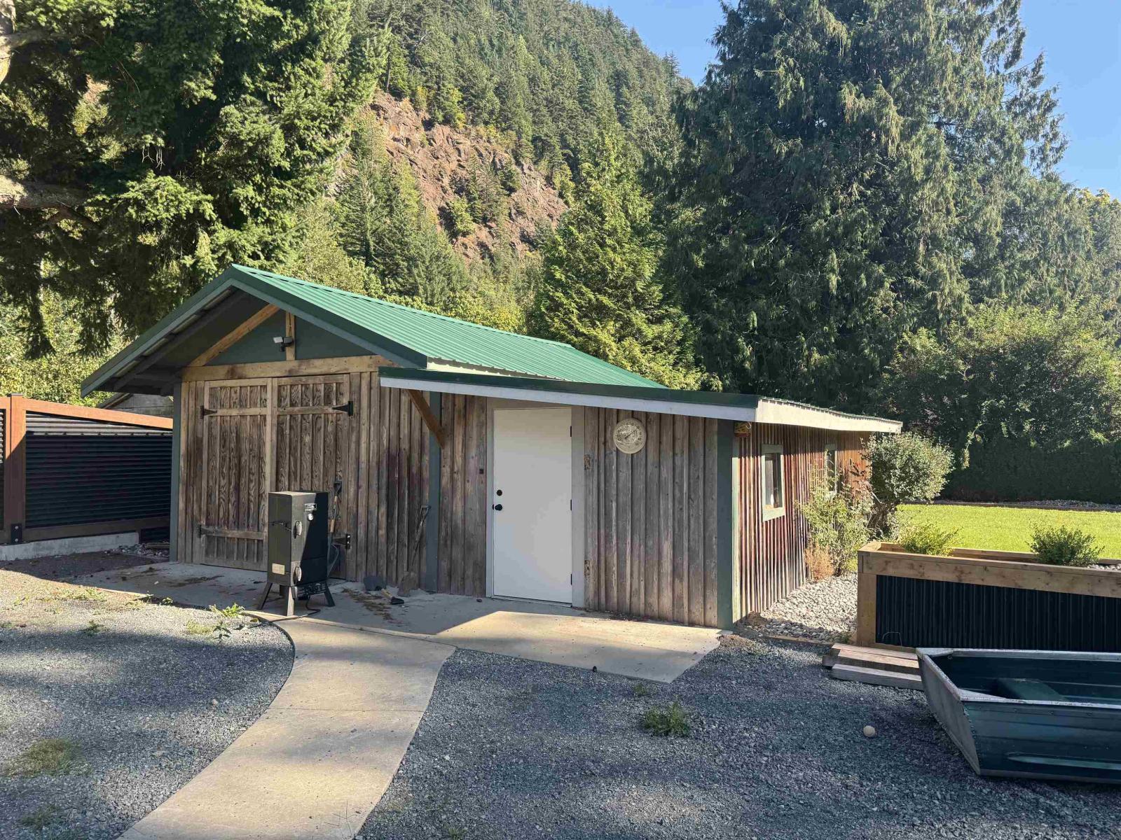 562 Lillooet Avenue, Harrison Hot Springs, Harrison Hot Springs, British Columbia  V0M 1K0 - Photo 9 - R3049039