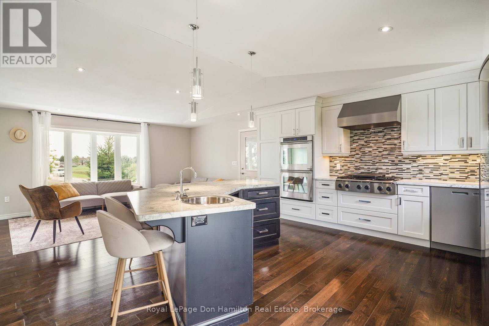 1009 Queen Street, Howick, Ontario  N0G 2X0 - Photo 11 - X12553132