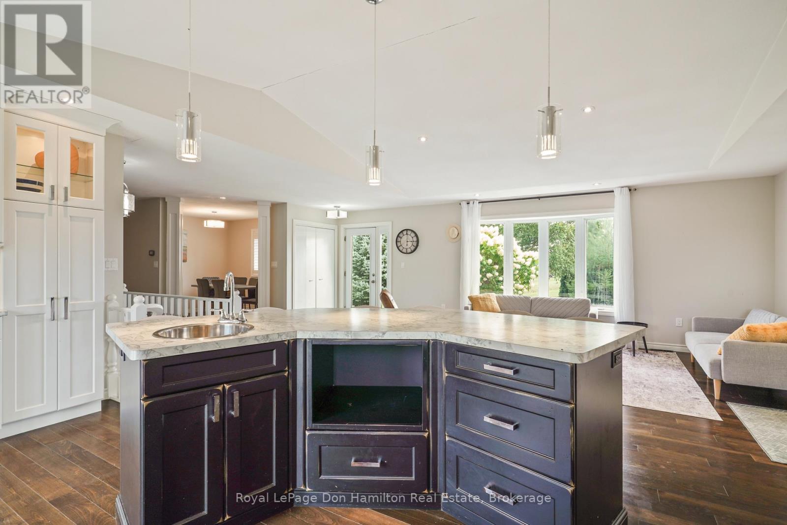 1009 Queen Street, Howick, Ontario  N0G 2X0 - Photo 12 - X12553132