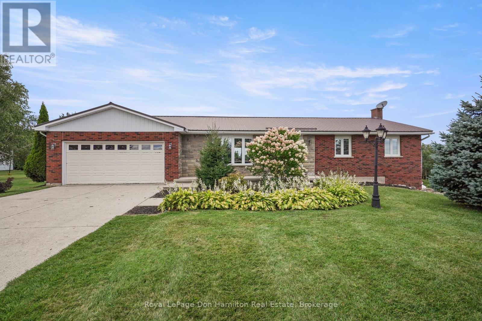 1009 Queen Street, Howick, Ontario  N0G 2X0 - Photo 2 - X12553132