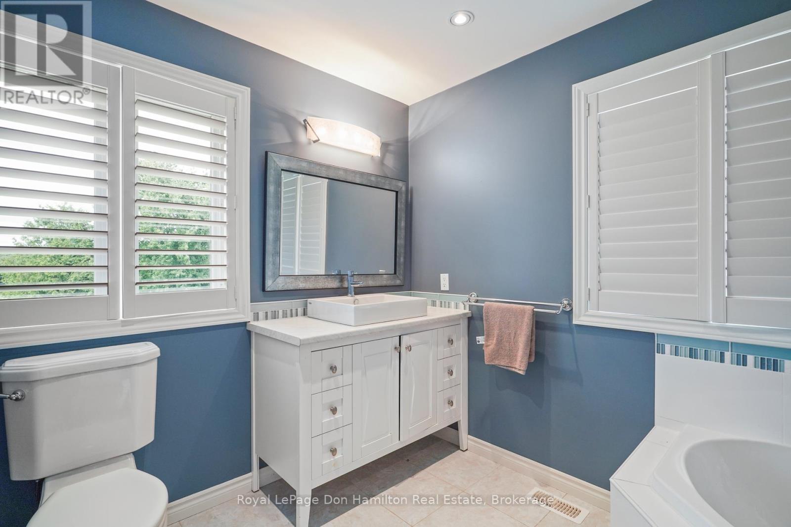 1009 Queen Street, Howick, Ontario  N0G 2X0 - Photo 22 - X12553132