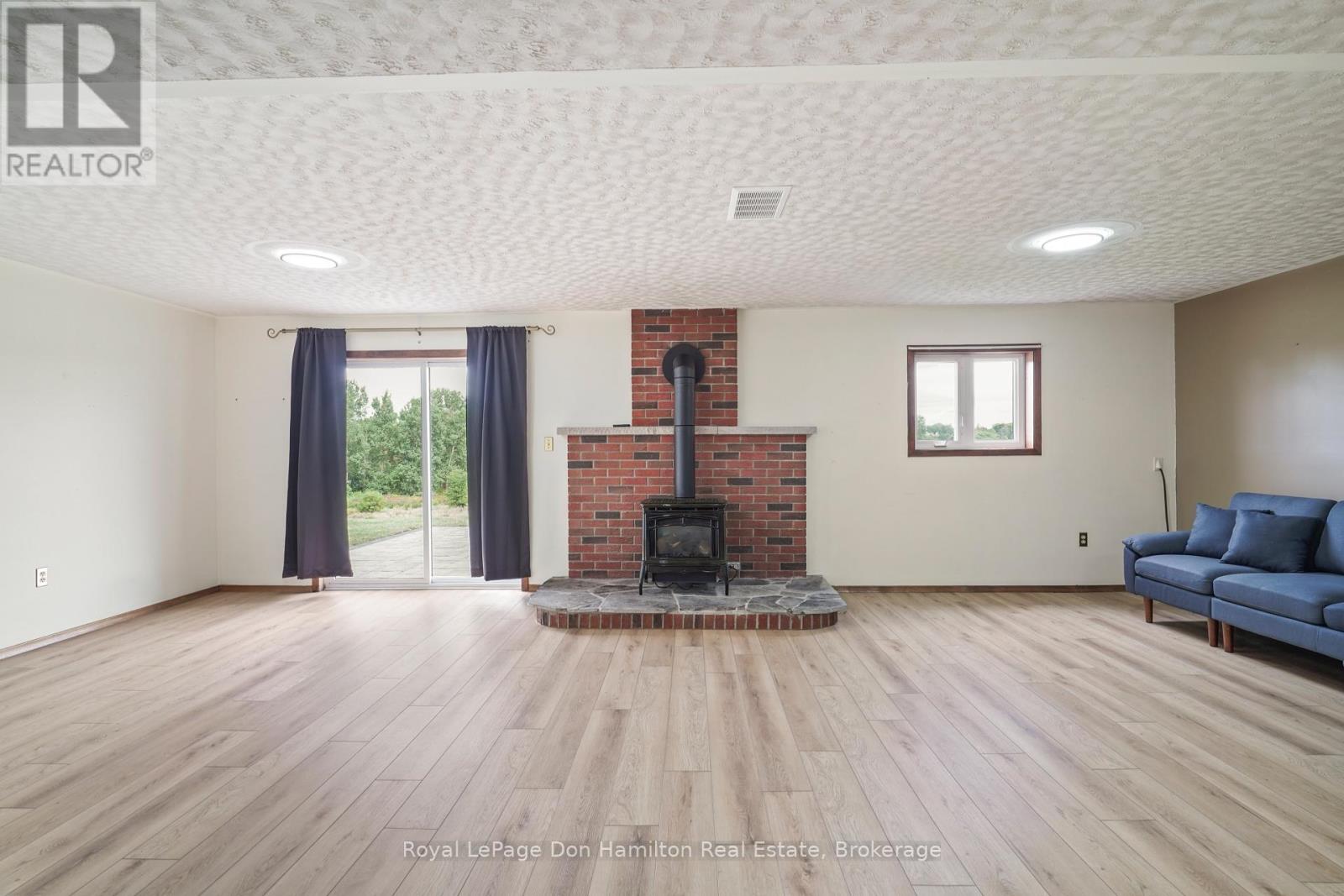 1009 Queen Street, Howick, Ontario  N0G 2X0 - Photo 29 - X12553132