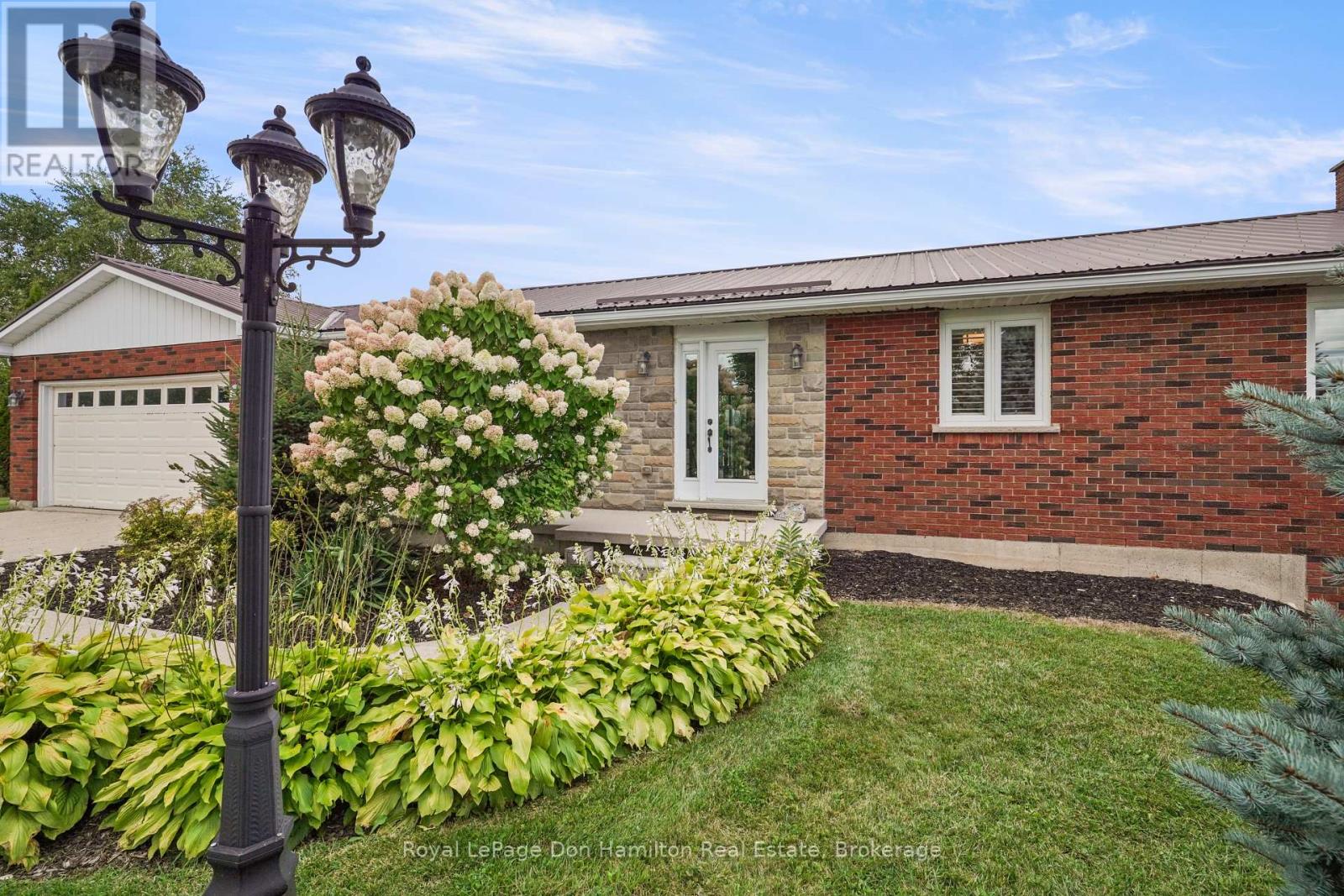 1009 Queen Street, Howick, Ontario  N0G 2X0 - Photo 3 - X12553132