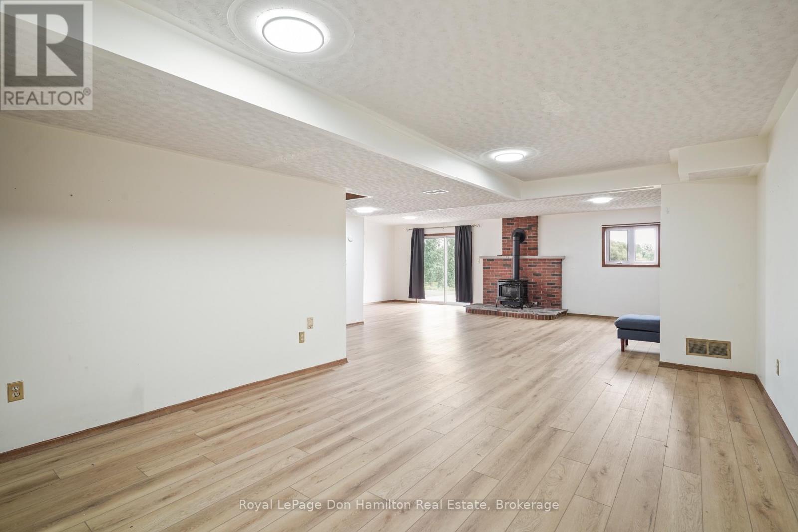 1009 Queen Street, Howick, Ontario  N0G 2X0 - Photo 31 - X12553132