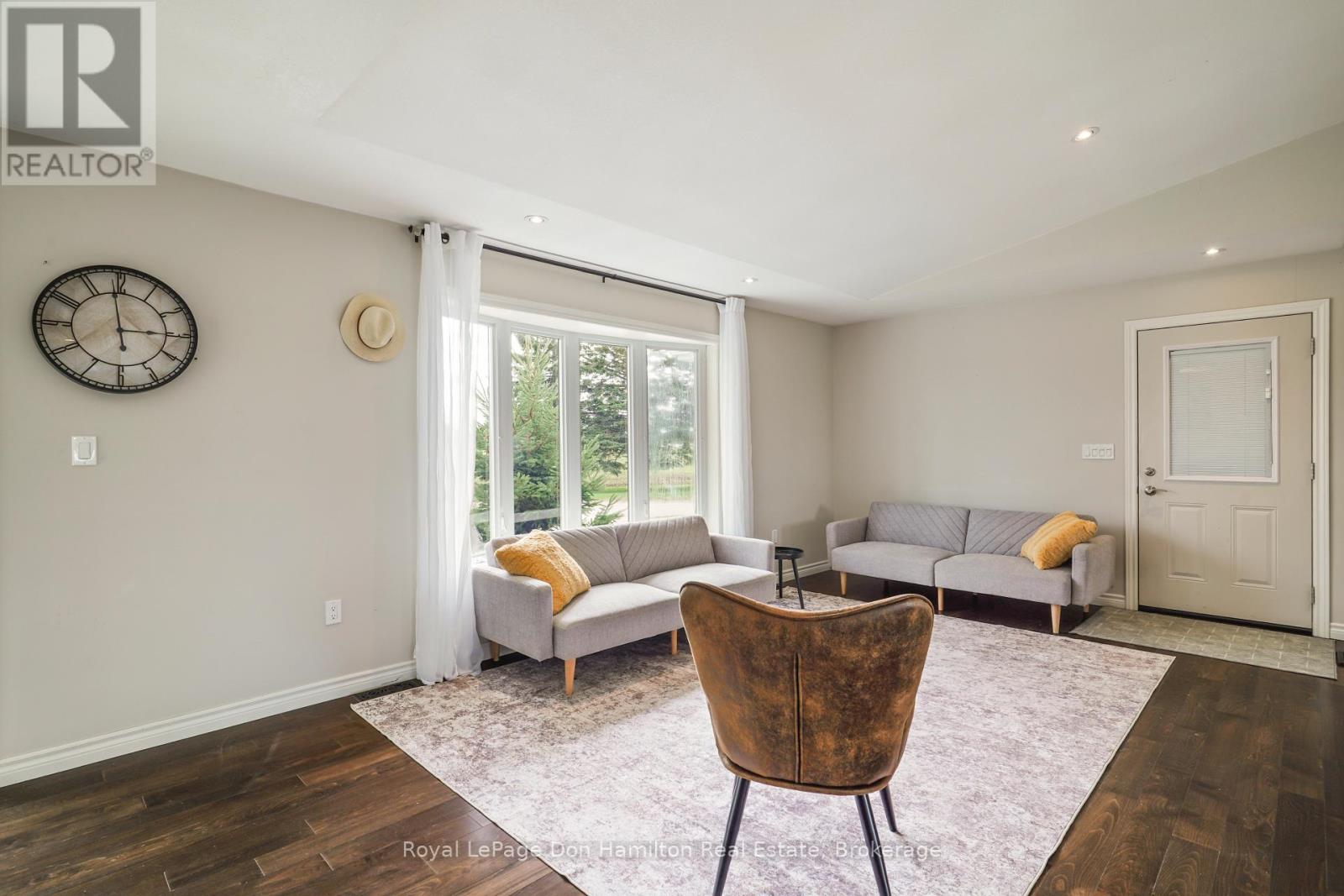 1009 Queen Street, Howick, Ontario  N0G 2X0 - Photo 7 - X12553132