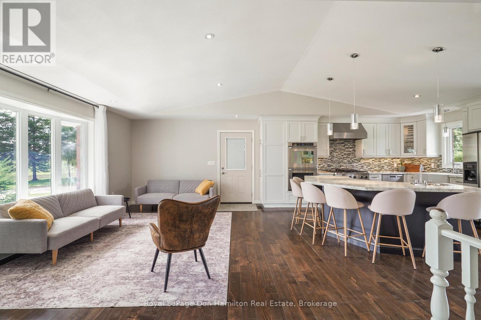 1009 Queen Street, Howick, Ontario  N0G 2X0 - Photo 8 - X12553132