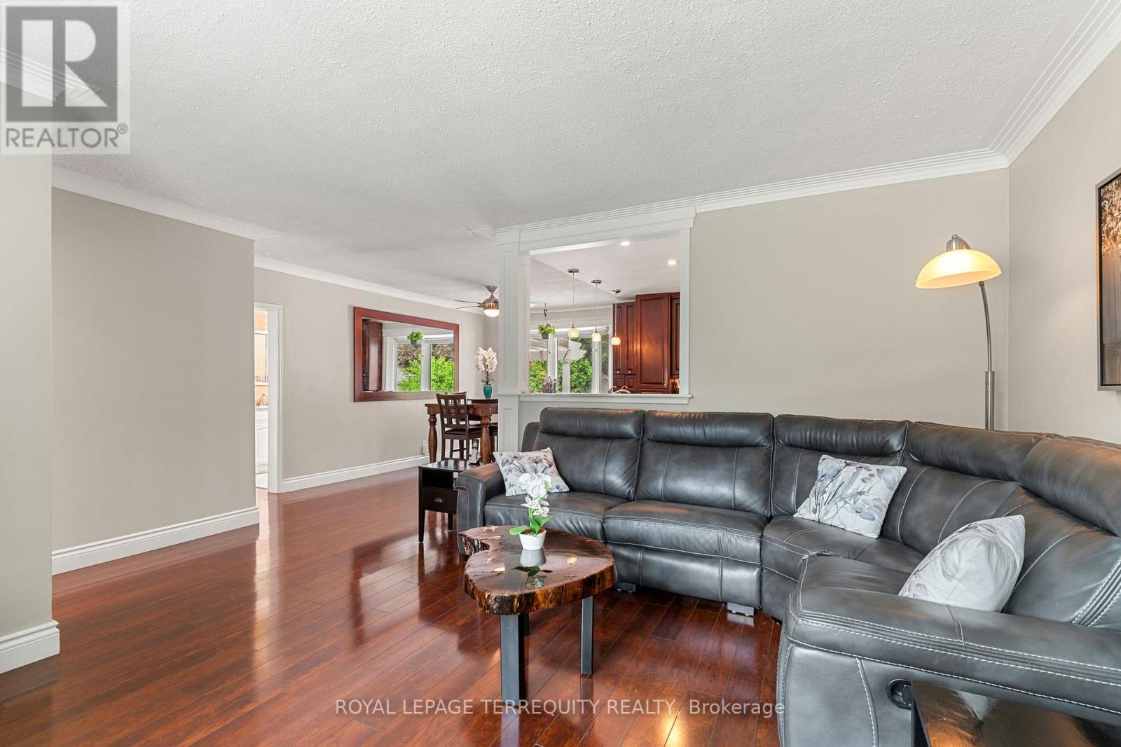 353 Kingsleigh Court, Milton, Ontario  L9T 1X6 - Photo 8 - W12393760