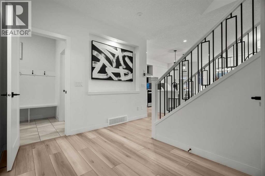 61 Carringsby Way Nw, Calgary, Alberta  T3P 1T4 - Photo 5 - A2271024