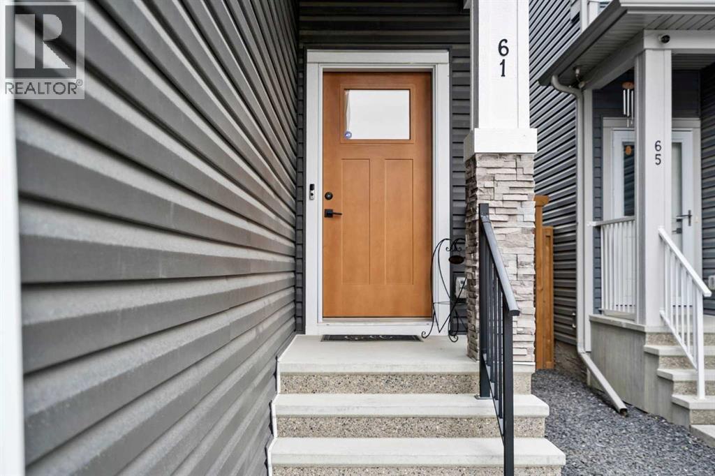 61 Carringsby Way Nw, Calgary, Alberta  T3P 1T4 - Photo 2 - A2271024