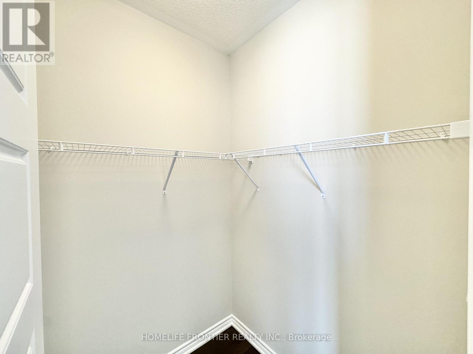 48 Gretzky Avenue, Barrie, Ontario  L9J 0B7 - Photo 16 - S12553048