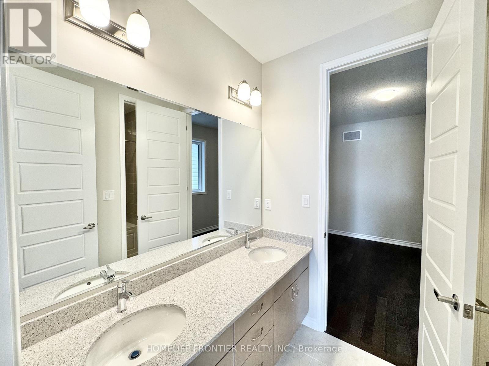 48 Gretzky Avenue, Barrie, Ontario  L9J 0B7 - Photo 17 - S12553048