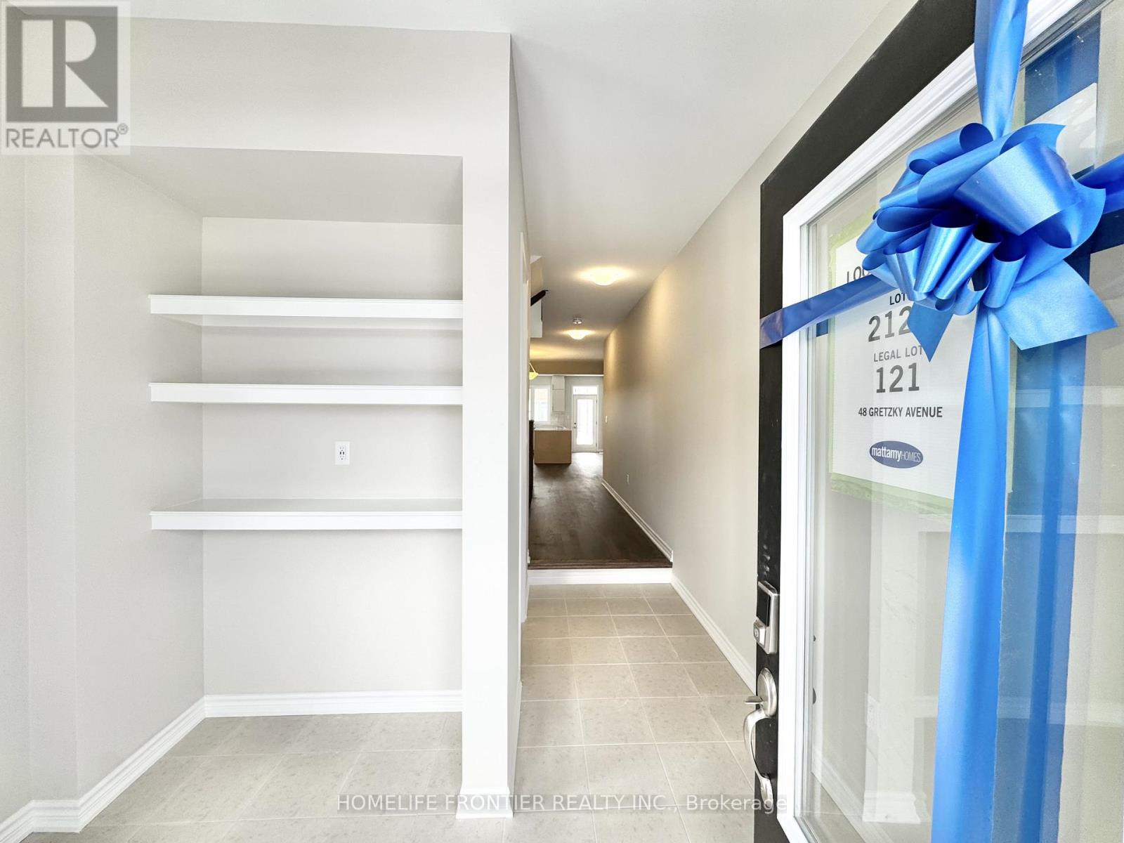 48 Gretzky Avenue, Barrie, Ontario  L9J 0B7 - Photo 2 - S12553048