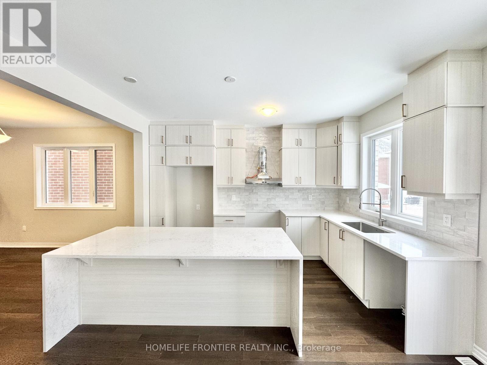 48 Gretzky Avenue, Barrie, Ontario  L9J 0B7 - Photo 6 - S12553048