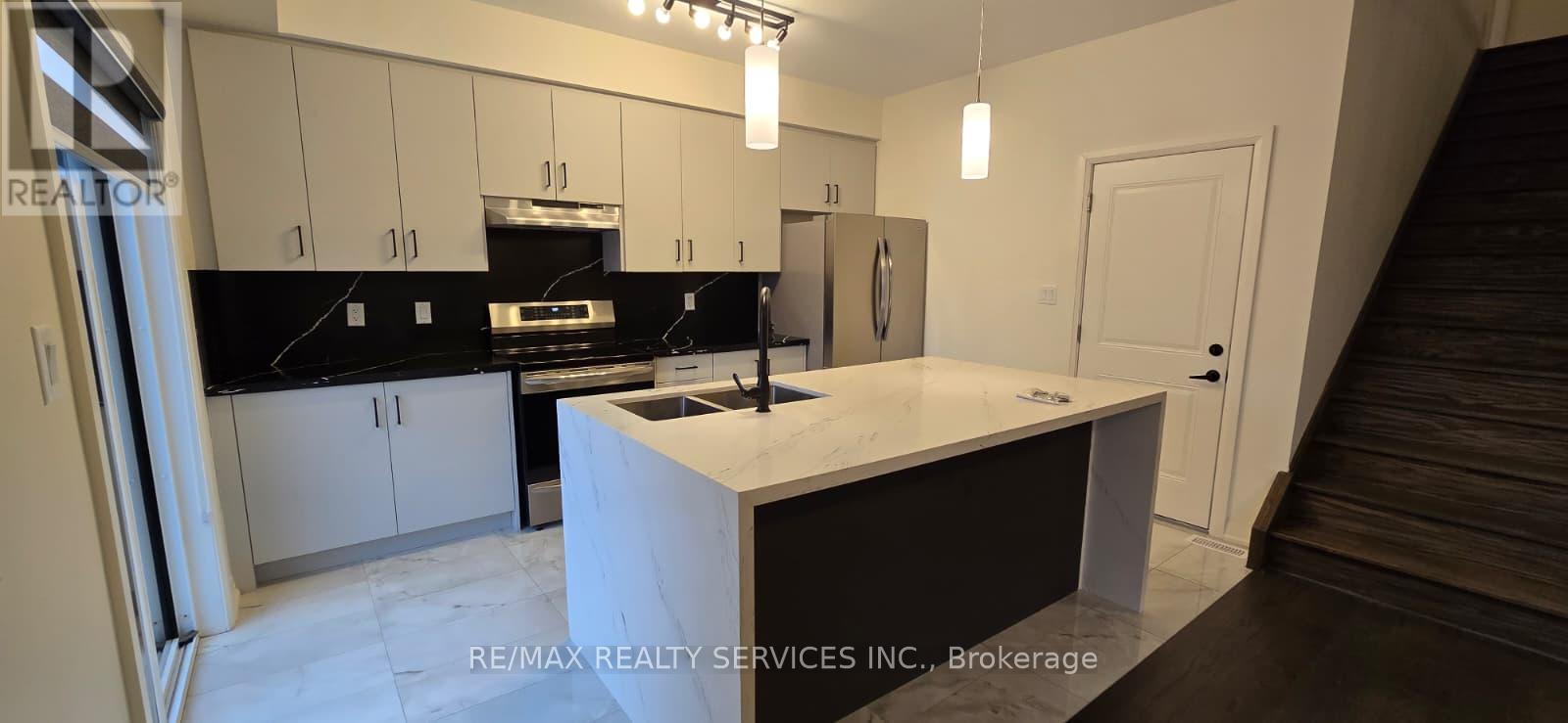 44 Lahey Crescent, Penetanguishene, Ontario  L9M 0W1 - Photo 3 - S12553100