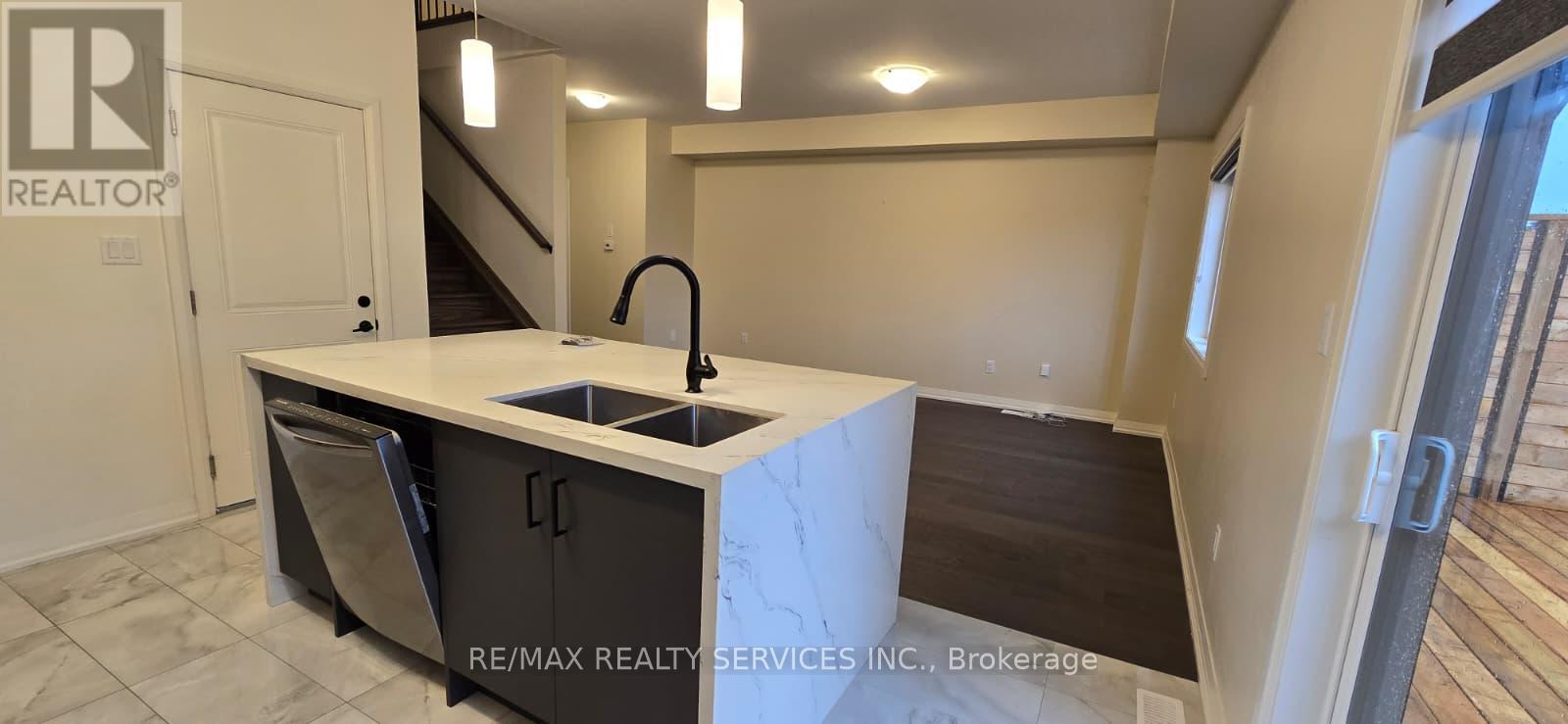 44 Lahey Crescent, Penetanguishene, Ontario  L9M 0W1 - Photo 4 - S12553100