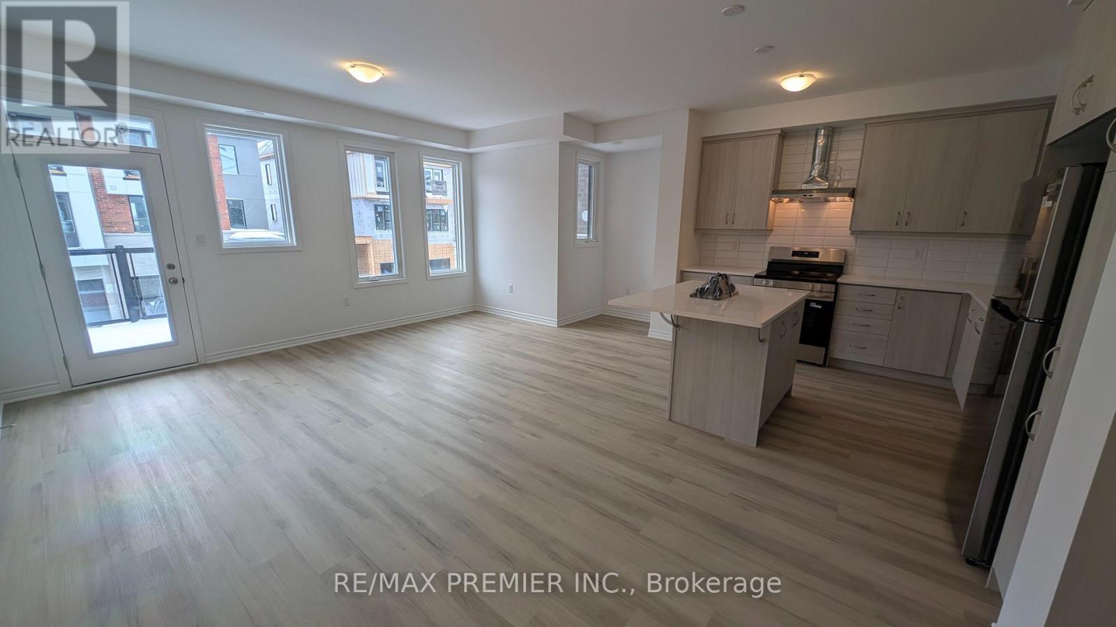 11 Pearen Lane, Barrie, Ontario  L9J 1A4 - Photo 4 - S12553124