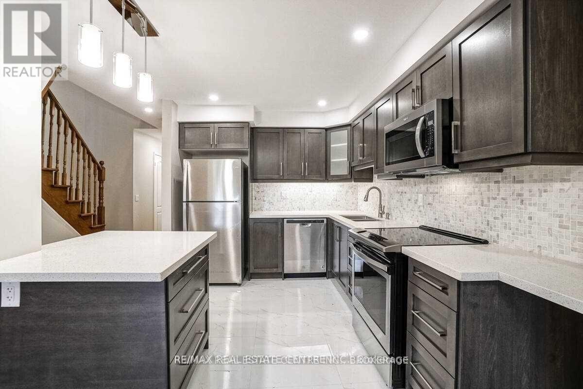 92 - 833 Scollard Court, Mississauga, Ontario  L5V 2B4 - Photo 12 - W12553042