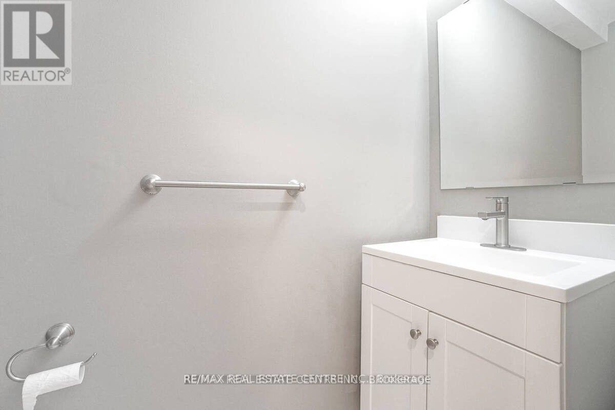 92 - 833 Scollard Court, Mississauga, Ontario  L5V 2B4 - Photo 27 - W12553042