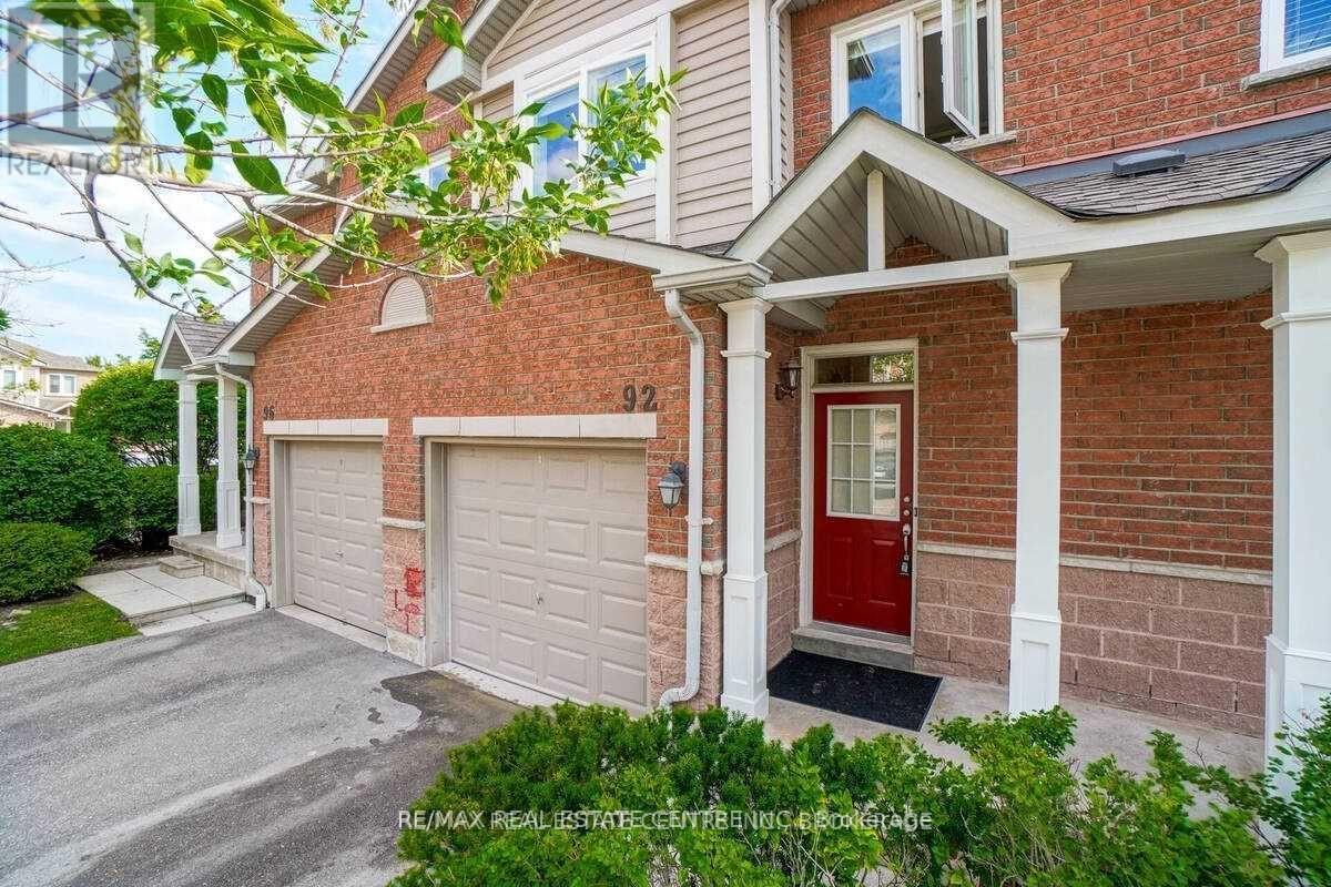 92 - 833 Scollard Court, Mississauga, Ontario  L5V 2B4 - Photo 3 - W12553042