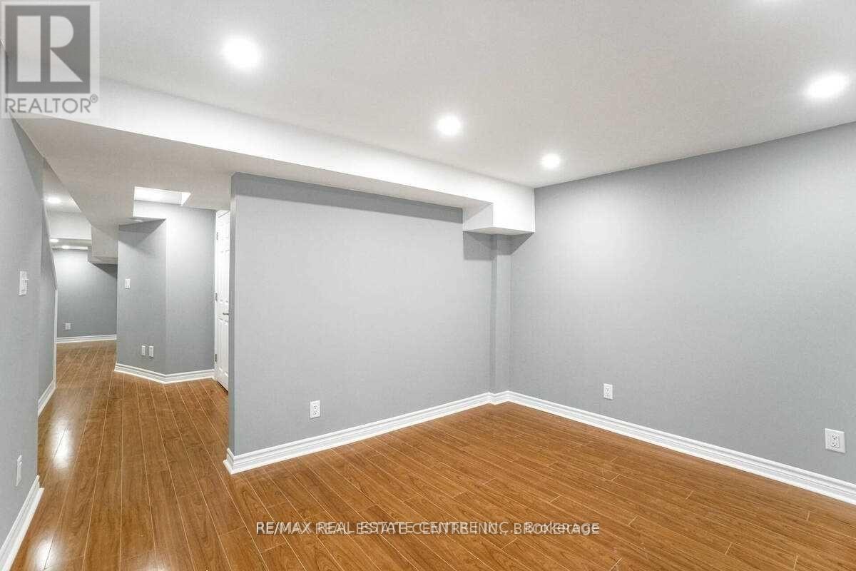 92 - 833 Scollard Court, Mississauga, Ontario  L5V 2B4 - Photo 30 - W12553042