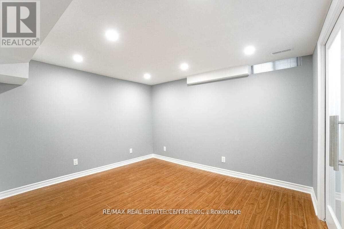 92 - 833 Scollard Court, Mississauga, Ontario  L5V 2B4 - Photo 32 - W12553042