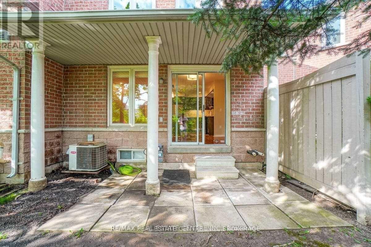 92 - 833 Scollard Court, Mississauga, Ontario  L5V 2B4 - Photo 33 - W12553042