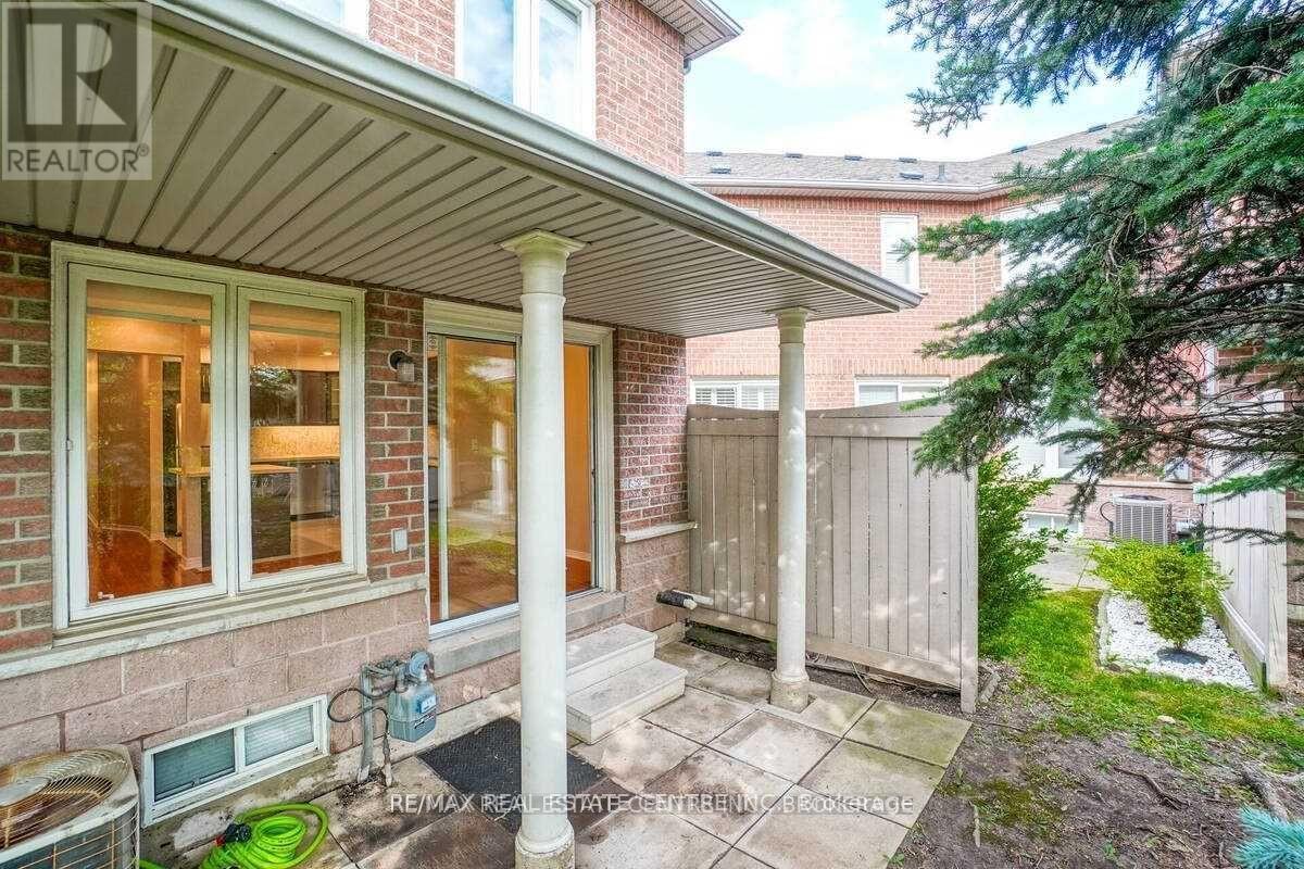 92 - 833 Scollard Court, Mississauga, Ontario  L5V 2B4 - Photo 34 - W12553042