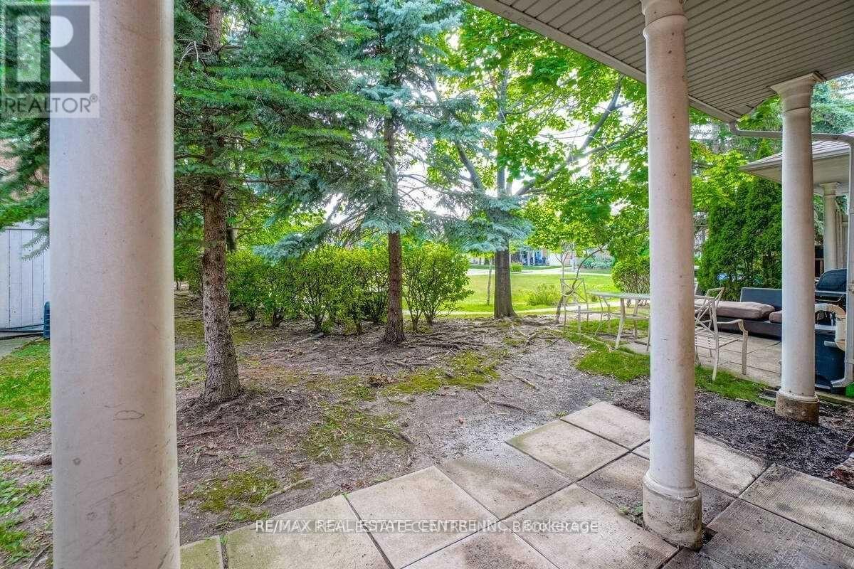 92 - 833 Scollard Court, Mississauga, Ontario  L5V 2B4 - Photo 35 - W12553042