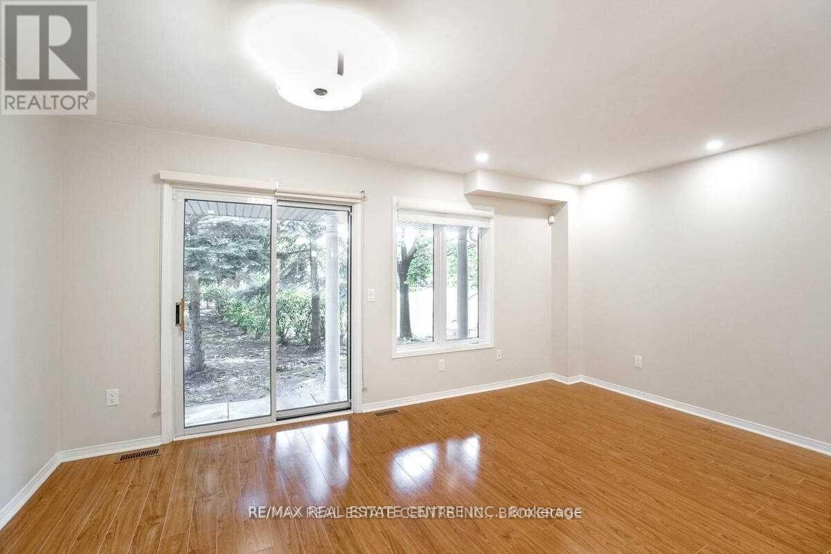 92 - 833 Scollard Court, Mississauga, Ontario  L5V 2B4 - Photo 5 - W12553042