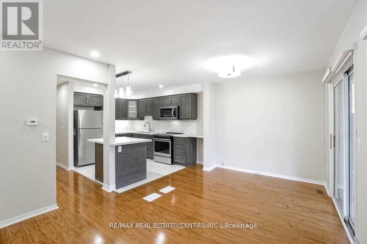 92 - 833 Scollard Court, Mississauga, Ontario  L5V 2B4 - Photo 6 - W12553042