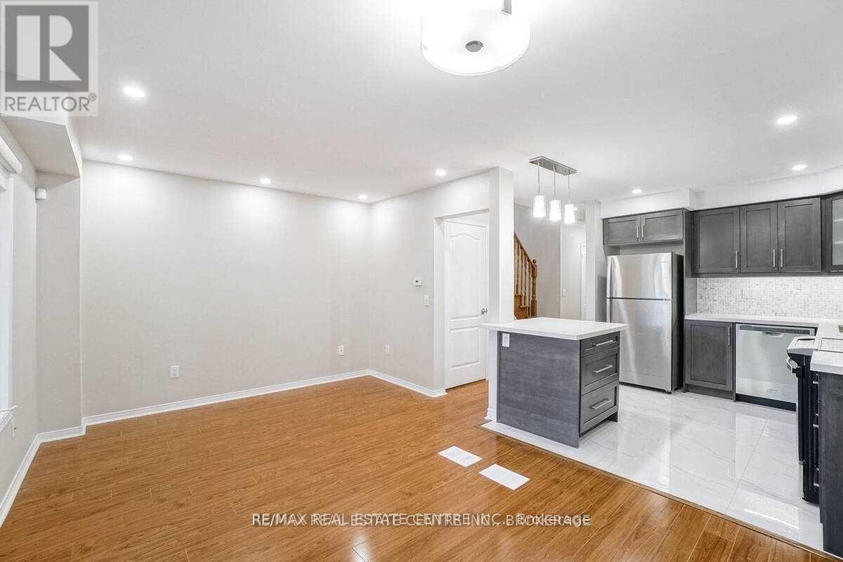 92 - 833 Scollard Court, Mississauga, Ontario  L5V 2B4 - Photo 8 - W12553042