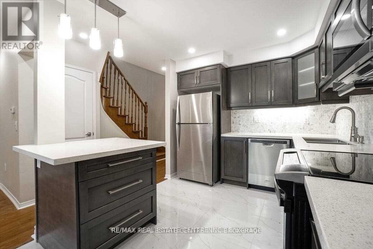 92 - 833 Scollard Court, Mississauga, Ontario  L5V 2B4 - Photo 9 - W12553042