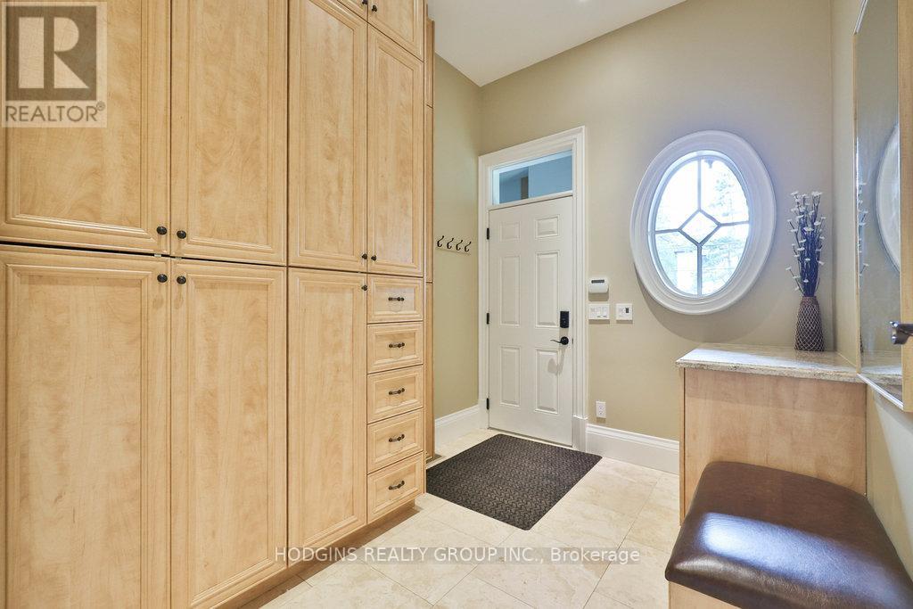 158 Harborn Trail, Mississauga, Ontario L5B 1A8 - Photo 17 - W12553106