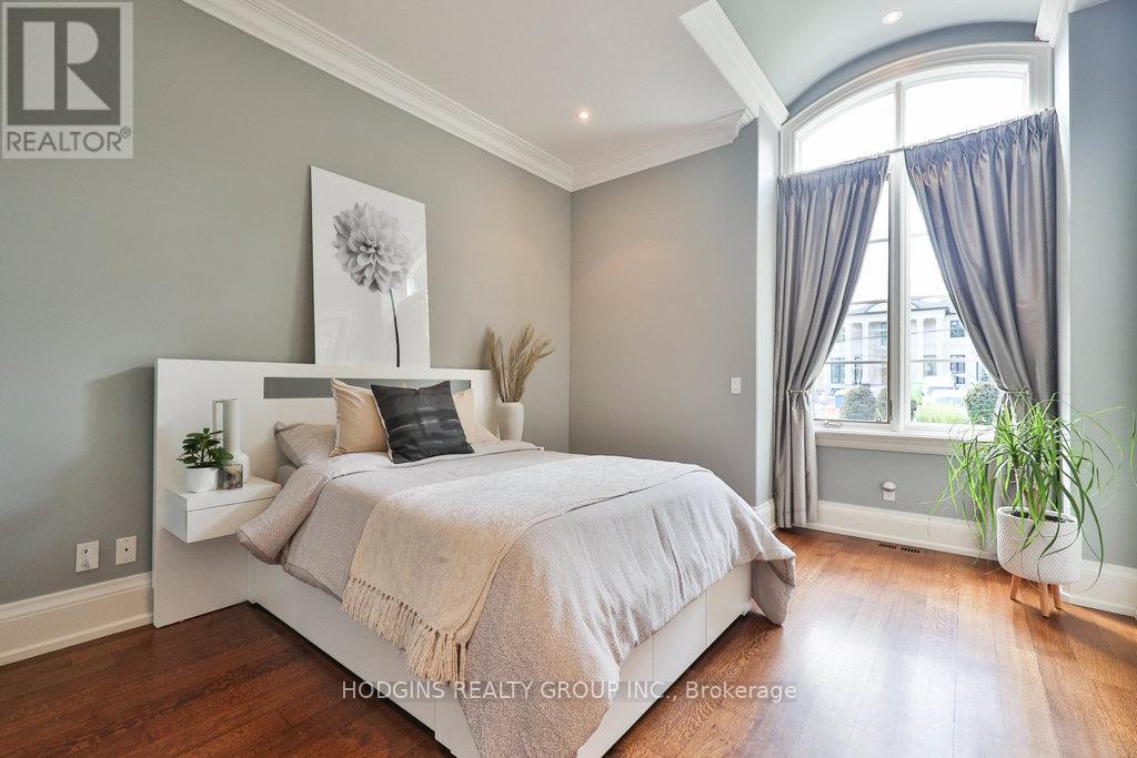 158 Harborn Trail, Mississauga, Ontario L5B 1A8 - Photo 18 - W12553106