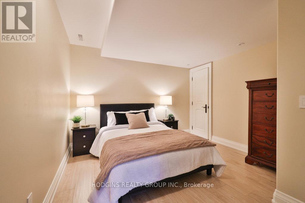 158 Harborn Trail, Mississauga, Ontario L5B 1A8 - Photo 34 - W12553106