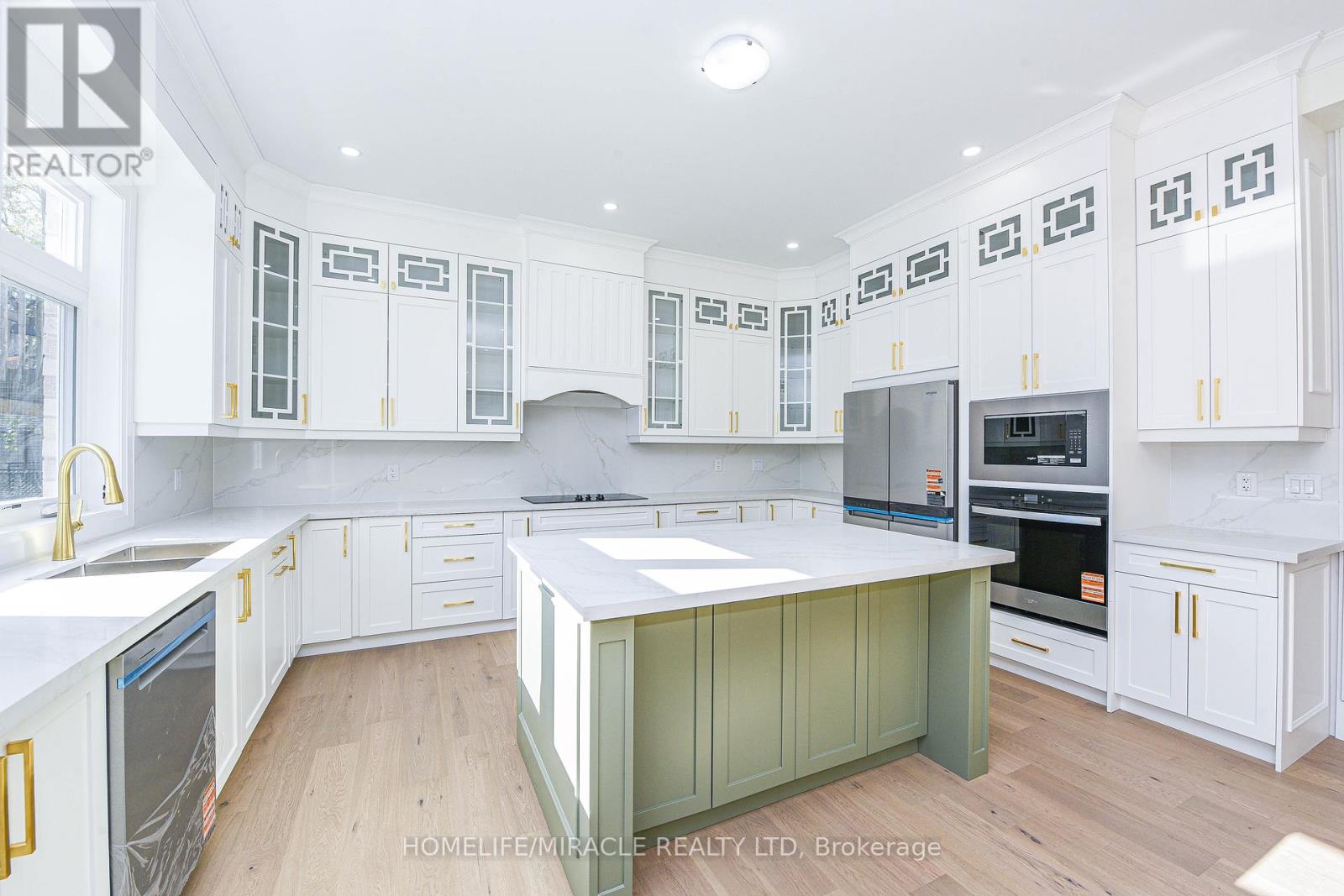 11 Hillcrest Avenue, Brampton, Ontario L6W 1Y7 - Photo 11 - W12553112