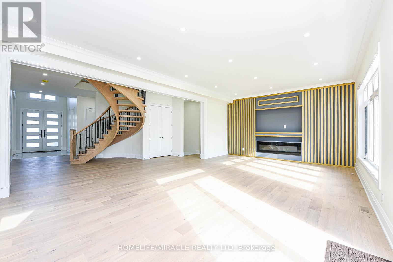 11 Hillcrest Avenue, Brampton, Ontario L6W 1Y7 - Photo 16 - W12553112