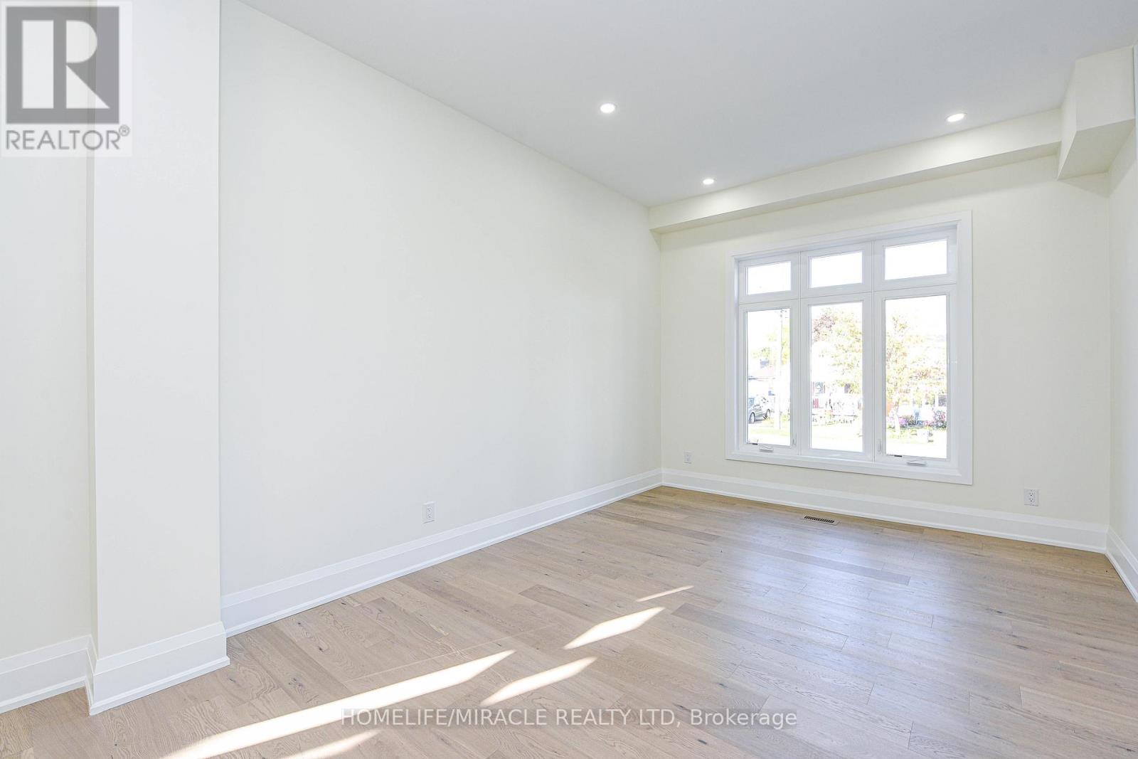 11 Hillcrest Avenue, Brampton, Ontario L6W 1Y7 - Photo 22 - W12553112